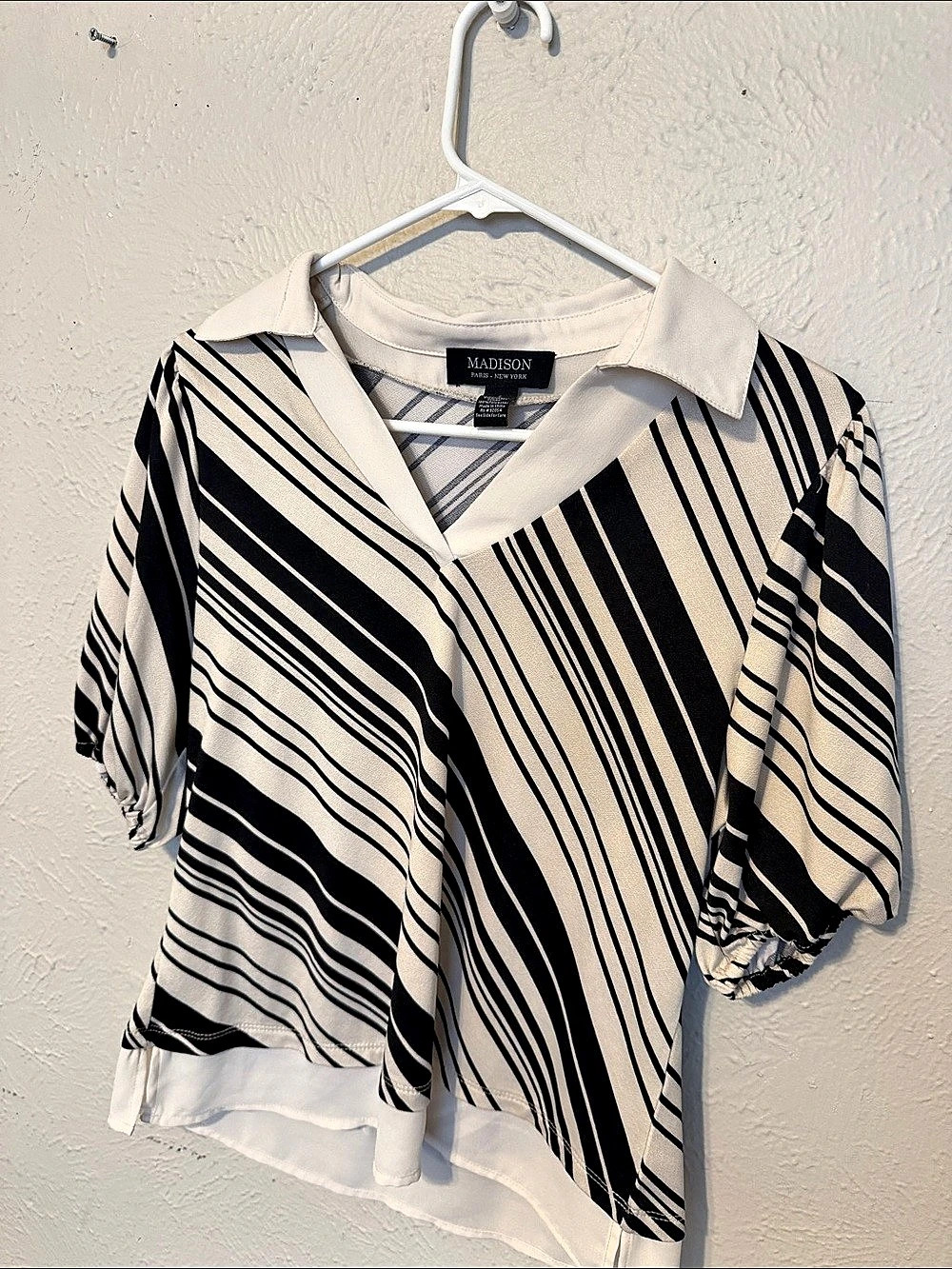 Madison Abstract Stripe Blouse in Black & Cream Size Small Like New